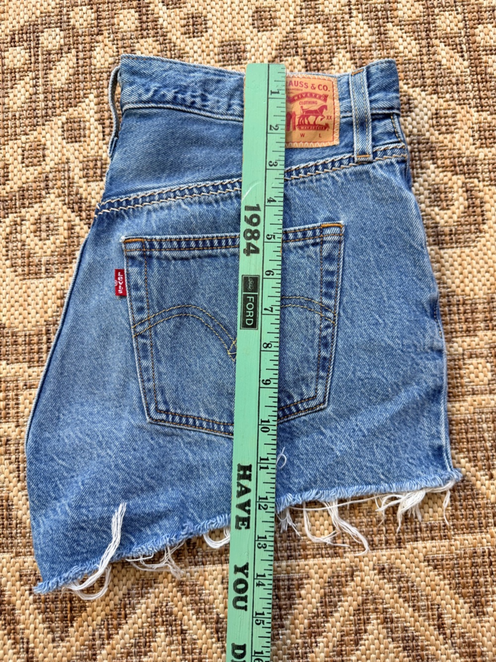Levi's 501 Womens Cut Off Denim Shorts Sz 29 (30.5) Distressed Button Fly EC - Picture 15 of 15